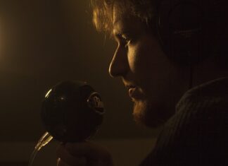 Kto jest adresatem przekazów emitowanych przez nadawcę?