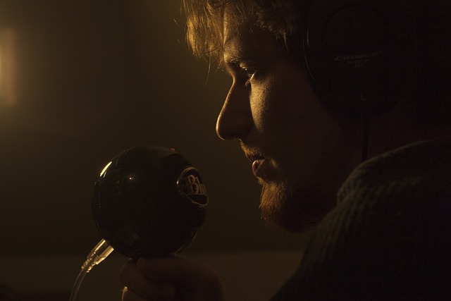 Kto jest adresatem przekazów emitowanych przez nadawcę? Kto jest adresatem przekazów emitowanych przez nadawcę?