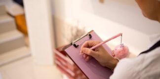 Czy sprzedawca może sprawdzić do kogo należy kartą płatniczą?